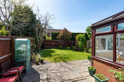35 Penleigh Gardens-garden MAY25.jpg