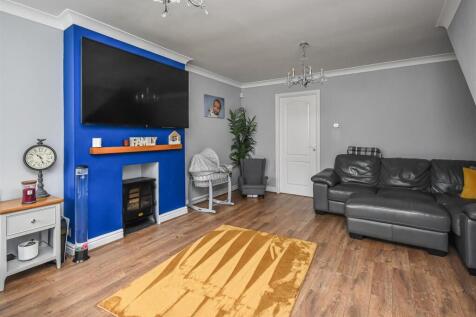 11 Penleigh Gardens-Living Room.jpg