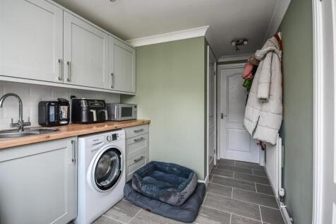 11 Penleigh Gardens-Utility.jpg