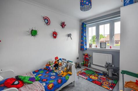 11 Penleigh Gardens-Bedroom 2.jpg
