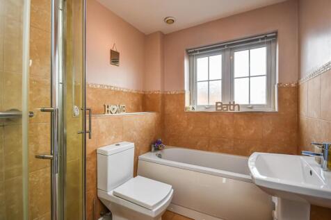 11 Penleigh Gardens-Bathroom.jpg