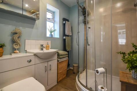 56 Meadow Lane-En Suite.jpg