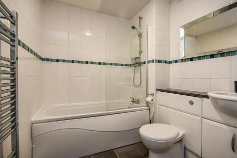20 Cygnet Court-Bathoom.jpg