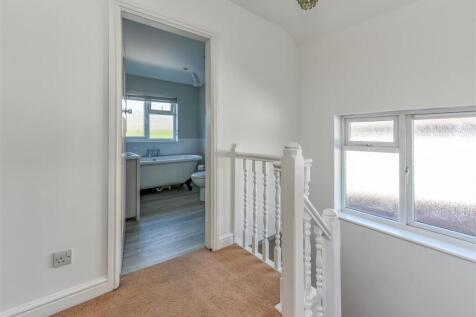 4 Regent Road-Landing.jpg