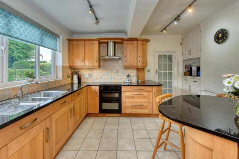 4 Springhill Park-Kitchen.jpg