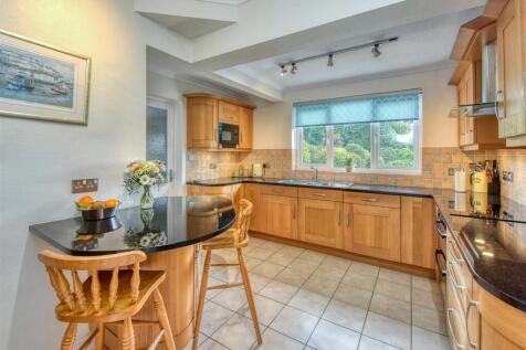 4 Springhill Park-Kitchen (3).jpg