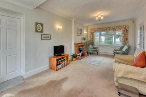 4 Springhill Park-Living Room.jpg