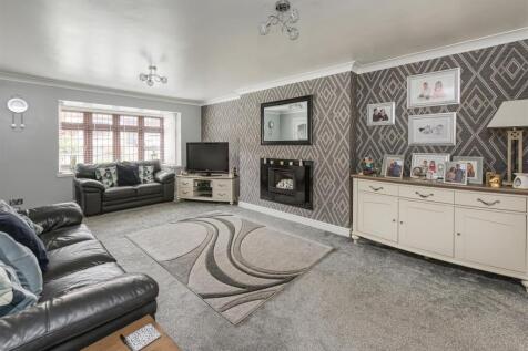 19 Penleigh Gardens-living2.jpg