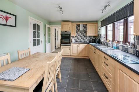 19 Penleigh Gardens-kitchen2.jpg