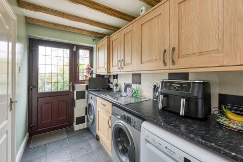 19 Penleigh Gardens-utility.jpg