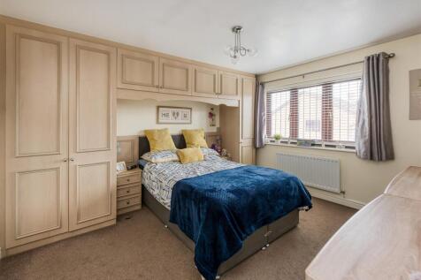 19 Penleigh Gardens-bed1.jpg