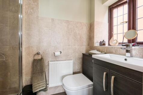 19 Penleigh Gardens-bed1 ensuite.jpg