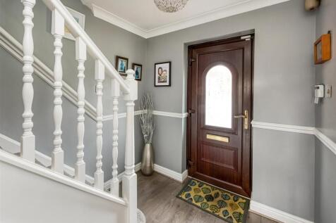 19 Penleigh Gardens-hall2.jpg