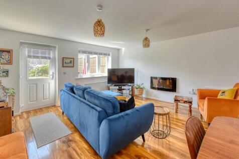 27 Gittins Park-Living Room.jpg