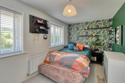 27 Gittins Park-Bedroom 1 (2).jpg