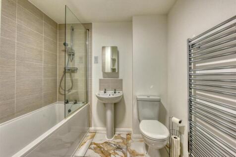 27 Gittins Park-Cloakroom.jpg