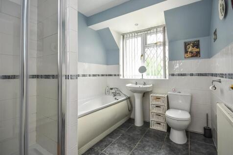 44 Sandringham Road-Bathroom.jpg