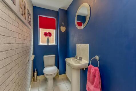 5 Taper Close-Cloakroom.jpg
