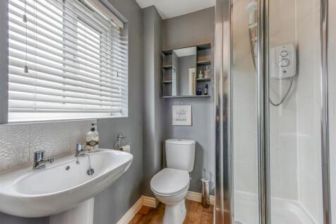 5 Taper Close-En Suite.jpg