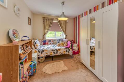 5 Taper Close-Bedroom 2.jpg