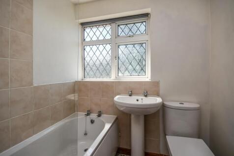12 Calvin Close-Bathroom.jpg