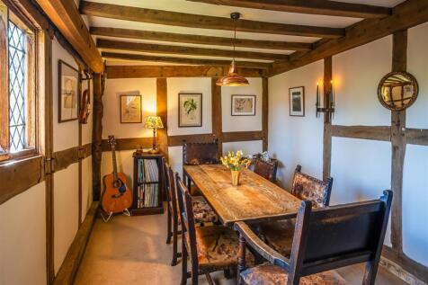 Walnut tree Cottage-Dining Area.jpg