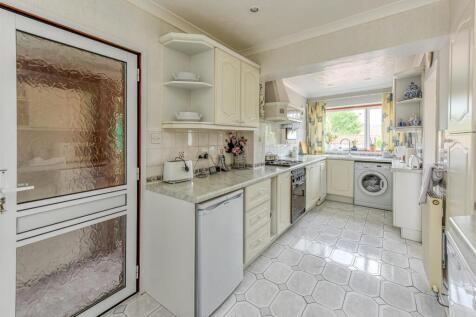 49 Common Road-Kitchen.jpg