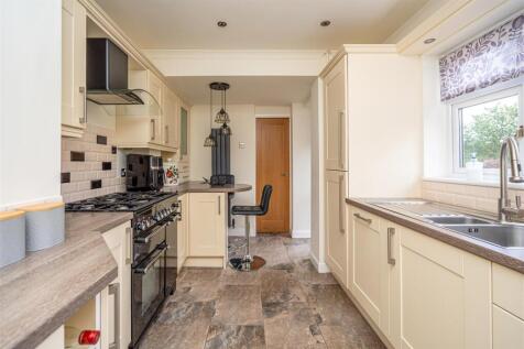 9 Sutherland Drive - Kitchen.jpg