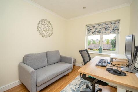 9 Sutherland Drive - Office.jpg