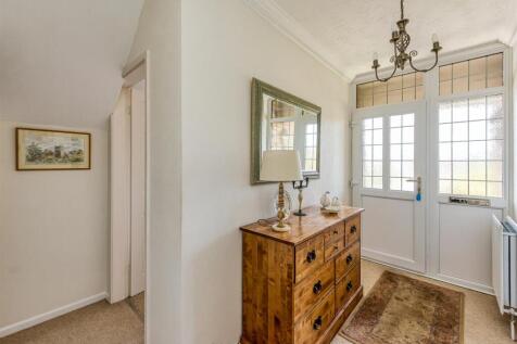 8 Crockington Close-Hallway A.jpg