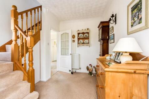8 Crockington Close-Hallway B.jpg