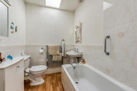 8 Crockington Close-Bathroom.jpg