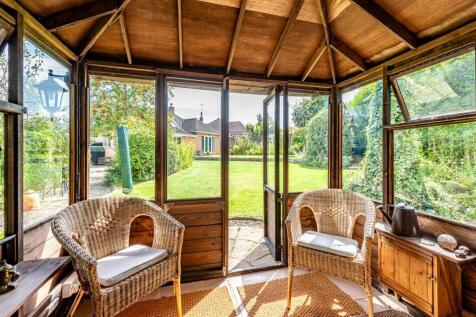 8 Crockington Close-Summer House.jpg