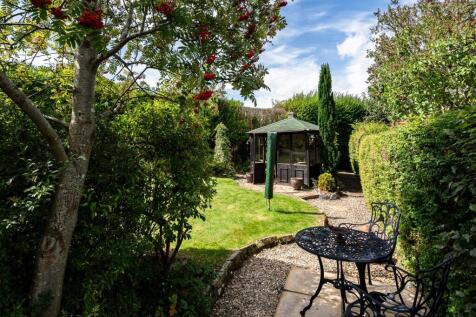 8 Crockington Close-Garden 3.jpg