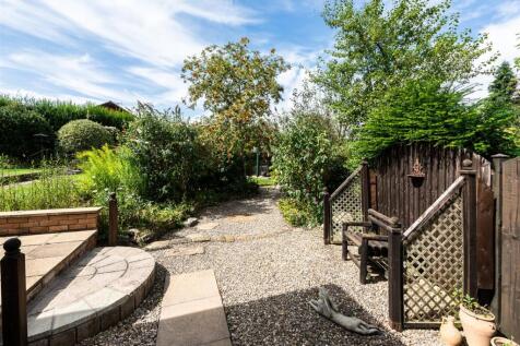 8 Crockington Close-Garden 2.jpg