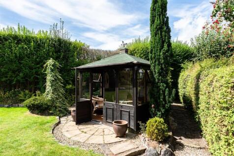 8 Crockington Close-Garden 4.jpg
