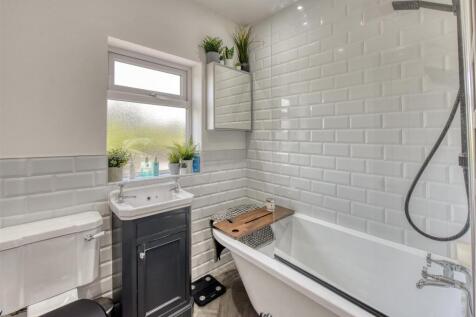 77 The Straits-Bathroom.jpg