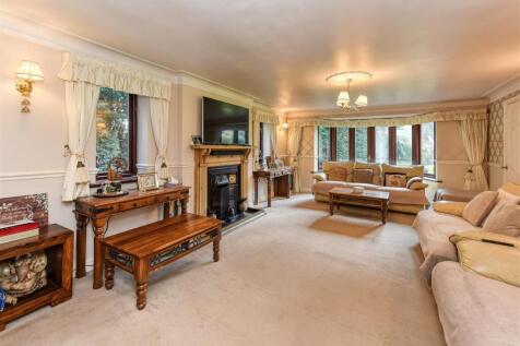 Earlswood Lodge-Living Room (2).jpg