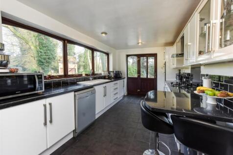 Earlswood Lodge-Kitchen (2).jpg