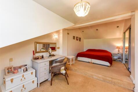 Earlswood Lodge-Bedroom 1.jpg