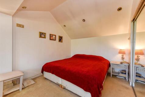 Earlswood Lodge-Bedroom 1 (3).jpg
