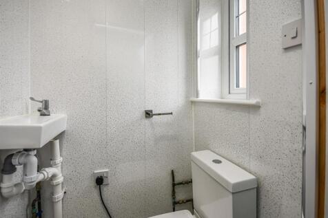 11 Van Diemans Road-Cloakroom.jpg
