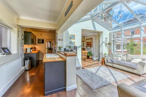 135 Sedgley Road-Kitchen Conservatory.jpg