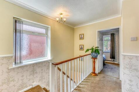 135 Sedgley Road-Hall.jpg