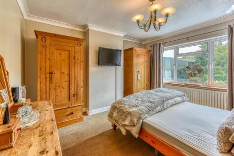135 Sedgley Road-Bedroom 1.jpg