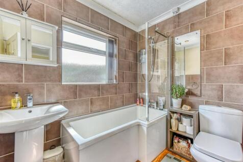 135 Sedgley Road-Bathroom.jpg