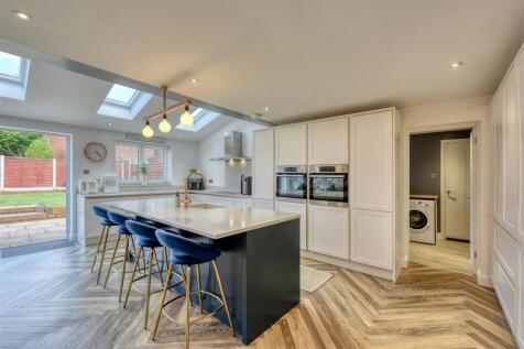 9 Virginia Drive-Kitchen (3).jpg