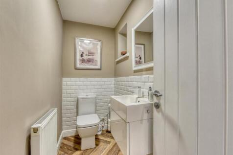 9 Virginia Drive-Cloakroom.jpg