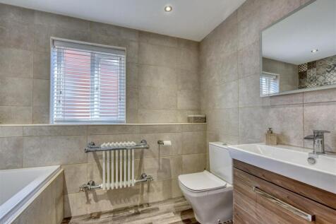9 Virginia Drive-Bathroom.jpg