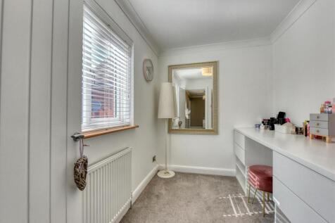 9 Virginia Drive-Bedroom 3.jpg